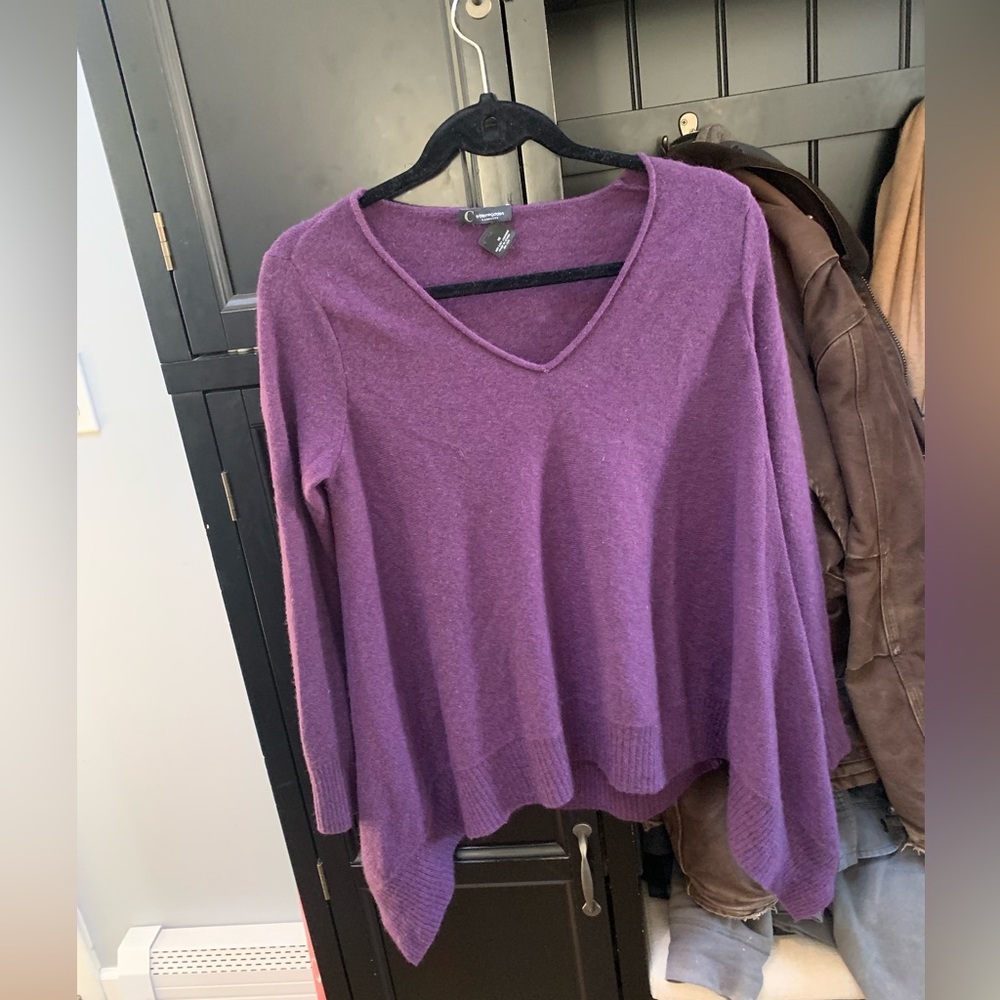 Bloomingdale’s 100% 2-ply cashmere purple v-neck sweater size XS